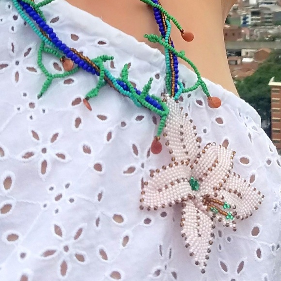 ✿ Beaded Handmade Pink Lily 3D Flower Necklace - Picture 2 of 5